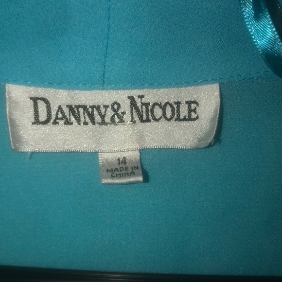 Dress - Picture 3 of 3